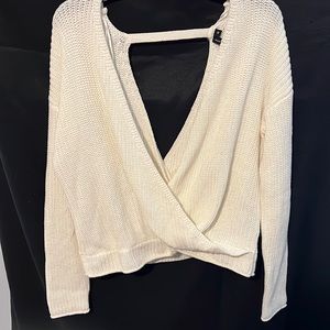 Adorable cropped sweater! Size m
